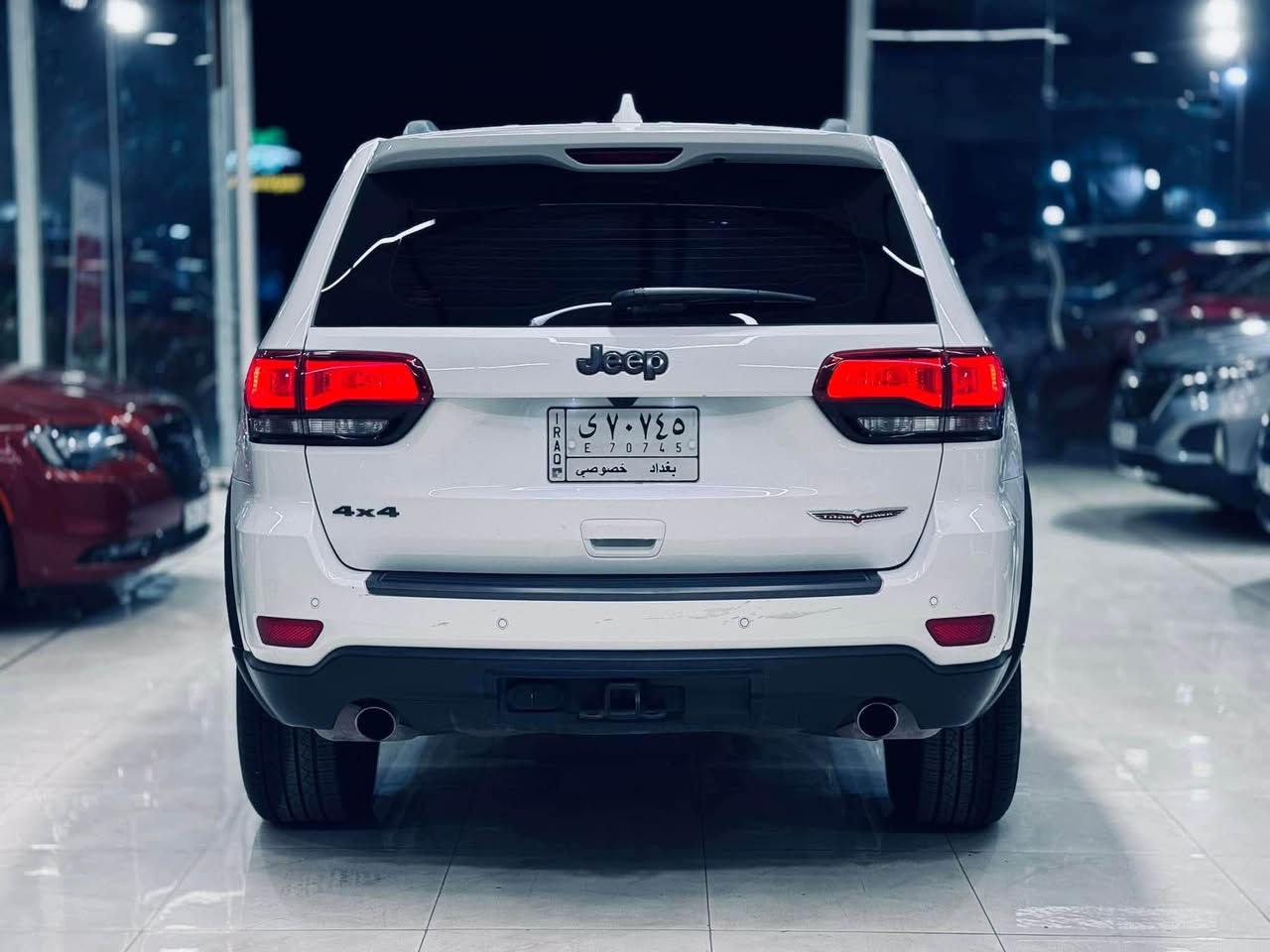 🔺للبـيع /  جيب كراند شيروكي
Jeep Grand Cherokee 2018

🔸اللوحات : (بغداد) .
🔸الضرر : بعض الشخوط في البدي و بدون اي حادث .
🔸الموديل : 2018
🔸الفئة : Trailhawk
🔸حجم المحرك : 5,700L / 8 Cylinder
🔸اللون : أبيـض .
🔸المفتاح : بصمة عدد 2
🔸عداد المسافة : 57 الف ميل .
‏🔸Airbags : جميعها بحالة الوكالة .
🔸نظام الدفع :  ALL - Wheel Drive 
🔸عدد الركاب : 5 راكب
‏🔸(VIN) | 1C4RJFLT3JC449055

🟢 مواصفات اخرى
( المقاعد جلد أسود ، مقاعد أمامية كهرباء مع ميموري ، تدفئة و تبريد للمقاعد الأمامية ، تبريد خلفي ، إشارات ضمن المرايا الجانبية ، حساس النقاط الجانبية العمياء ، رادار أمامي خلفي ، سقف بانورامي ، شاشة كبيرة  ، كاميرا خلفية ، فتح الصندوق كهرباء ، رادار أمامي ، حساسات امامية خلفية ، dual exhaust  ، ويل كب حجم 18 inch )

🔸السعر: ( 210ورقة) 

☎️*********** الاستفسار تصال على رقم 
📍النجف / حي الأمير
