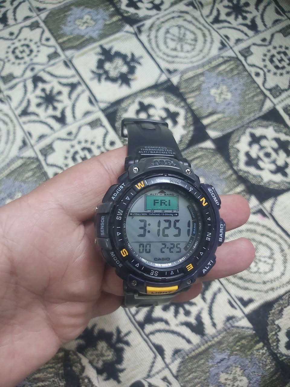 السلام عليكم
ساعة كاسيو بروتريك PRG-40 نضافتها فول 95 %
السعر 175 ألف 
يوجد توصيل 
لومات الأساسية
قطر الساعه 54
مقاومة الماء
مقاومة الماء حتى عمق 100 متر
المقاومة البيئية
مقاومة درجات الحرارة المنخفضة (-10 درجات مئوية/ 14 درجة فهرنهايت)
ميزة المستشعر
نطاق قياس
مقياس الارتفاع: من -700 إلى 10000 م (من -2300 قدم إلى 32800 قدم)
وحدة القياس: 1 م (5 أقدام)
قياسات الذاكرة اليدوية (تصل حتى 30 سجلاً، يتضمن كل منها الارتفاع والتاريخ والوقت)
بيانات السجل التلقائي (الارتفاعات العالية/المنخفضة، الصعود والهبوط التراكمي التلقائي)
بيانات سجل الرحلة (يصل حتى 14 سجلاً للارتفاعات العالية/المنخفضة، الهبوط والصعود التراكمي التلقائي لرحلات معينة)
الميزات الأخرى: بيانات الارتفاع النسبية (من -3000 إلى 3000 م)، الفاصل الزمني للقياسات القابل للتحديد: 5 ثوانٍ أو دقيقتان
*ثانية واحدة لأول 3 دقائق فقط
*التحويل بين المتر والقدم
مقياس الضغط الجوي
نطاق العرض: من 260 إلى 1100 هكتوباسكال (من 7,65 إلى 32,45 بوصة زئبقية)
وحدة العرض: 1 هكتوباسكال (0,05 بوصة زئبقية)
الرسم البياني لميل الضغط الجوي (قراءات آخر 42 ساعة)
الرسم البياني لفارق الضغط الجوي
تنبيه معلومات ميل الضغط الجوي (تشير الصافرة والسهم إلى تغييرات مهمة في الضغط)
*التحويل بين الهكتوباسكال والبوصة الزئبقية
بوصلة رقمية
لقياس الاتجاه وعرضه كنقطة واحدة من أصل 16 نقطة
نطاق القياس: من 0 إلى 359 درجة
وحدة القياس: درجة واحدة
قياس متواصل لمدة 60 ثانية
مؤشر الاتجاه البياني
معايرة ثنائية الاتجاهات
تصحيح الميل المغناطيسي
ذاكرة تحديد الموقع
مقياس الحرارة
نطاق العرض: من -10 إلى 60 درجة مئوية (من 14 إلى 140 درجة فهرنهايت)
وحدة العرض: 0,1 درجة مئوية (0,2 درجة فهرنهايت)
*التحويل بين درجة الحرارة المئوية ودرجة الحرارة بالفهرنهايت


**إذا كنت صاحب هذا الإعلان وتريد حذفه لأي سبب، رجاءا أرسل رسالة إلى الدعم الفني**