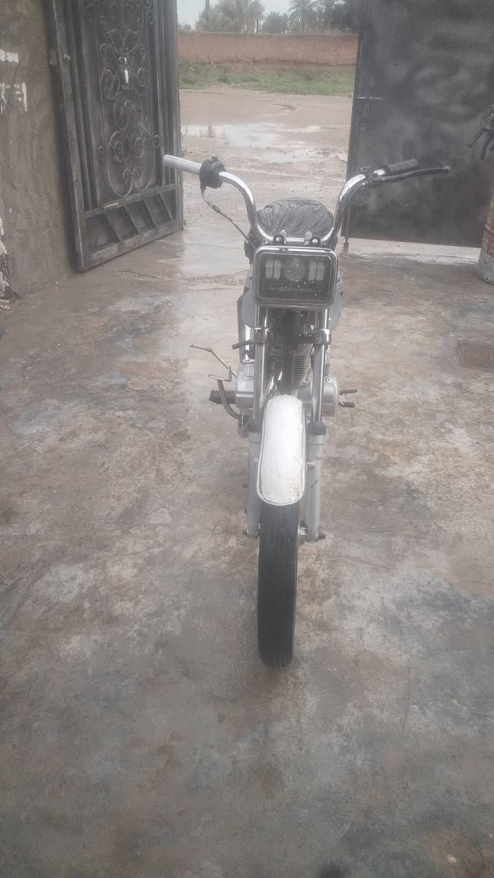 سلام عليكم عندي هاي الدراجة للبيع شغالة 
السعر200وبيهة مجال بسيط حك جيتك هاذة رقمي***********
