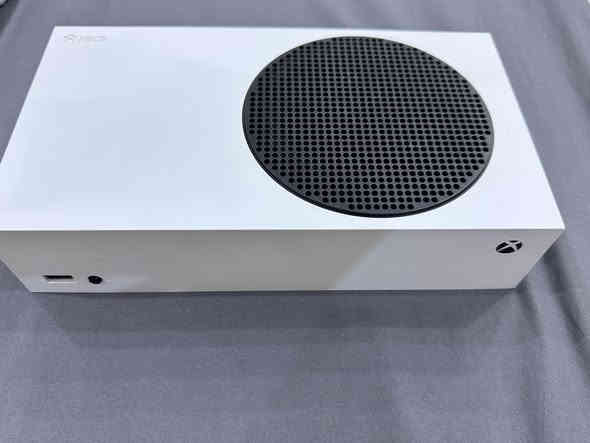 جهاز اكس بوكس مستعمل نضييف 
يدة اصلية وسلك انترنت وسلك HDM 
بدون باكيتد
السعر 330 وبي مجال
البصرة 
***********
