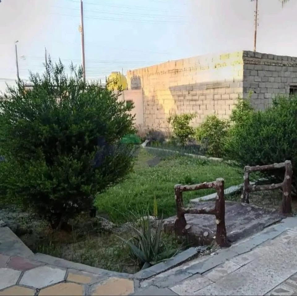 🏡 فرصة مميزة للبيع – أرض في المدائن بموقع ممتاز

للبيع أرض بمساحة 850 متر مربع في المدائن – مجاور محطة وقود المدائن، بموقع حيوي وقريب من جميع الخدمات.

✅ طابو زراعي وفق القرار 117.
✅ مشمولة بالتطويب.
✅ جميع معاملات البلدية مكتملة وجاهزة.

مواصفات العقار:

بيت بناء حديث.

بيت بناء قديم.

جميع الخدمات متوفرة: ✔️ ماء. ✔️ كهرباء. ✔️ مجاري. ✔️ إنترنت.

العقار مناسب للسكن، أو للاستثمار، أو لتقسيمه إلى عدة قطع مستقبلًا.

📞 للاستفسار والمعاينة: ***********
