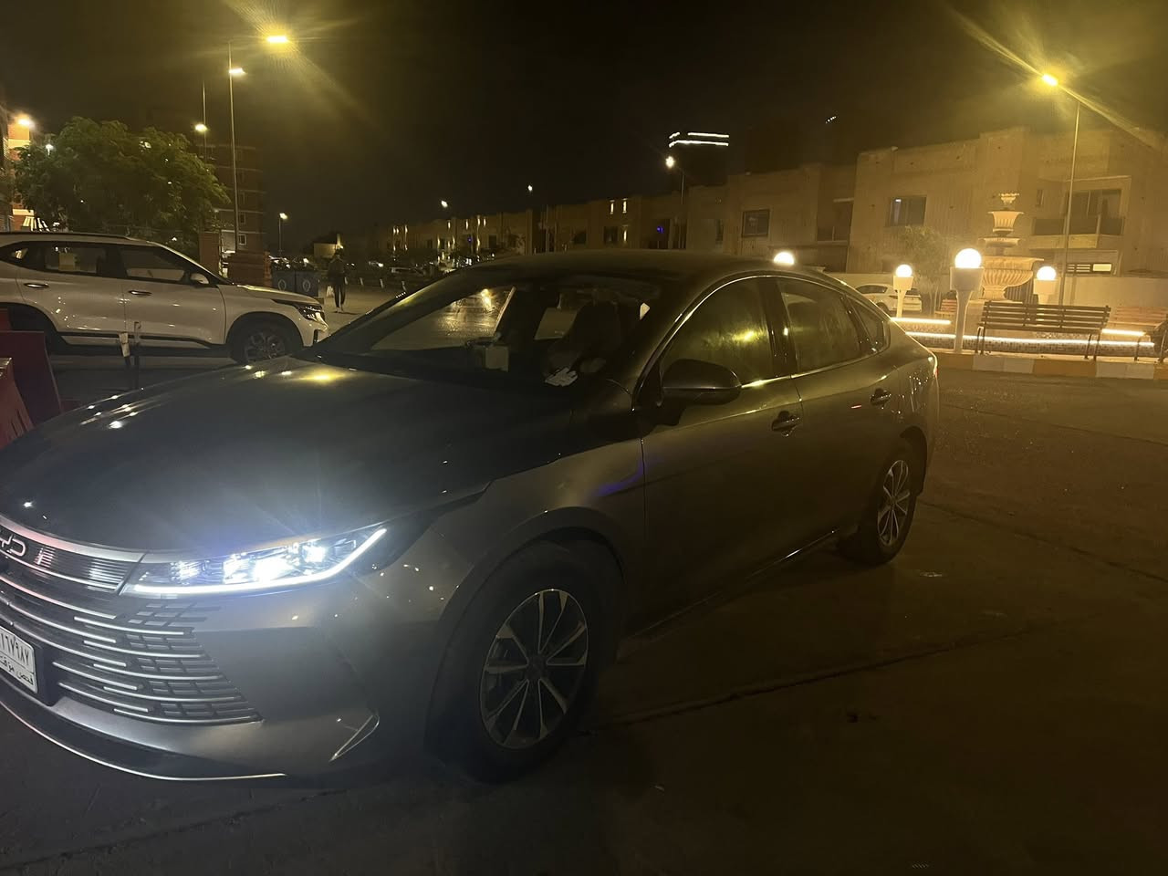 Byd دستروير رصاصي ماشيه ٩٠٠ كيلو فقط بيها طخات بسيطه موضحه بل فديو شراي راسلني ***********
