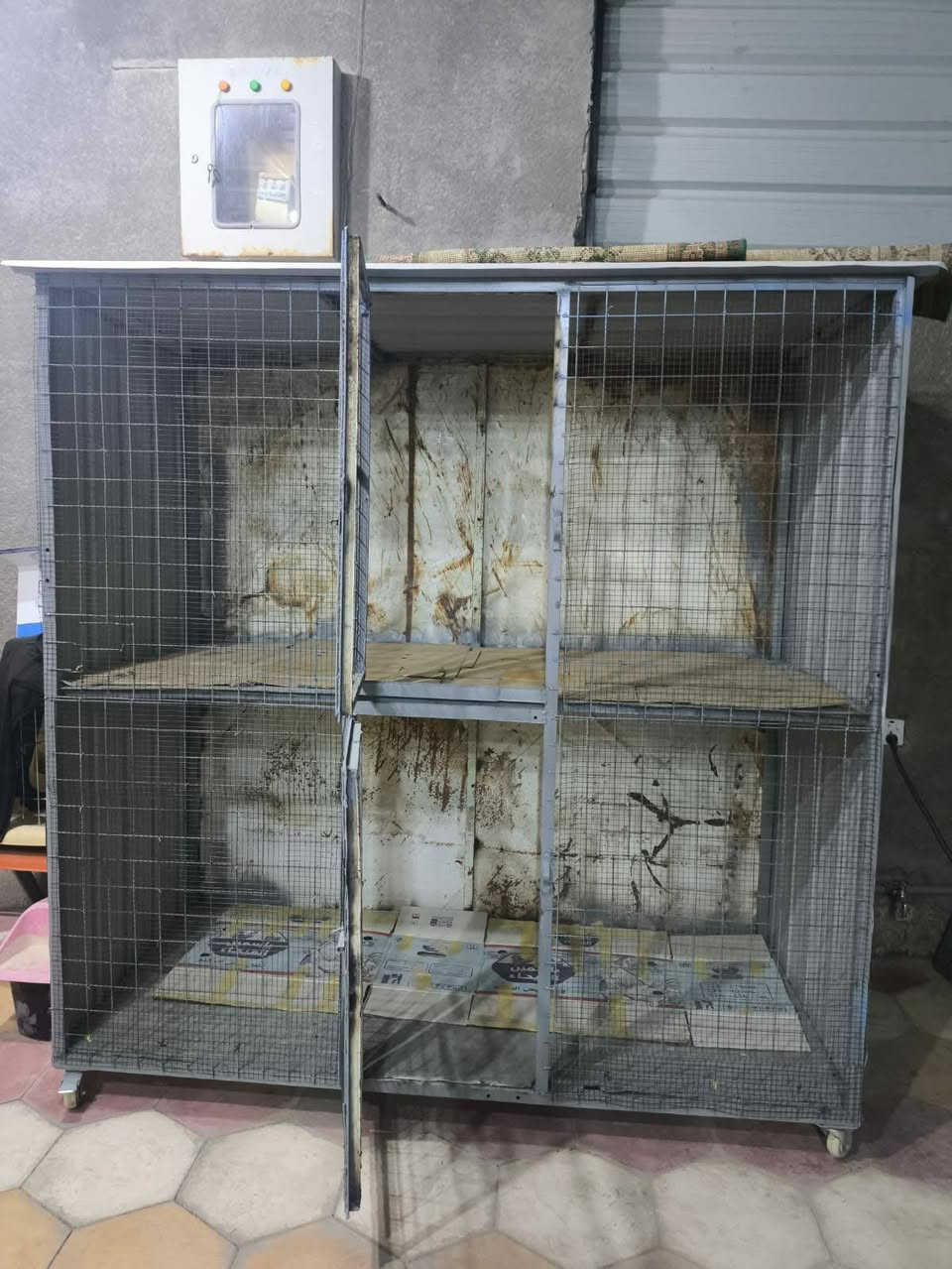قفص 2متر طول والعرض2متر السعر 150ألف مكاني سماوه ***********
