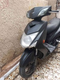 شباب سكنس لد للبيع دراجه كامله شغاله بس كفرها بيه نقص دراجه شلعه ومعدل...