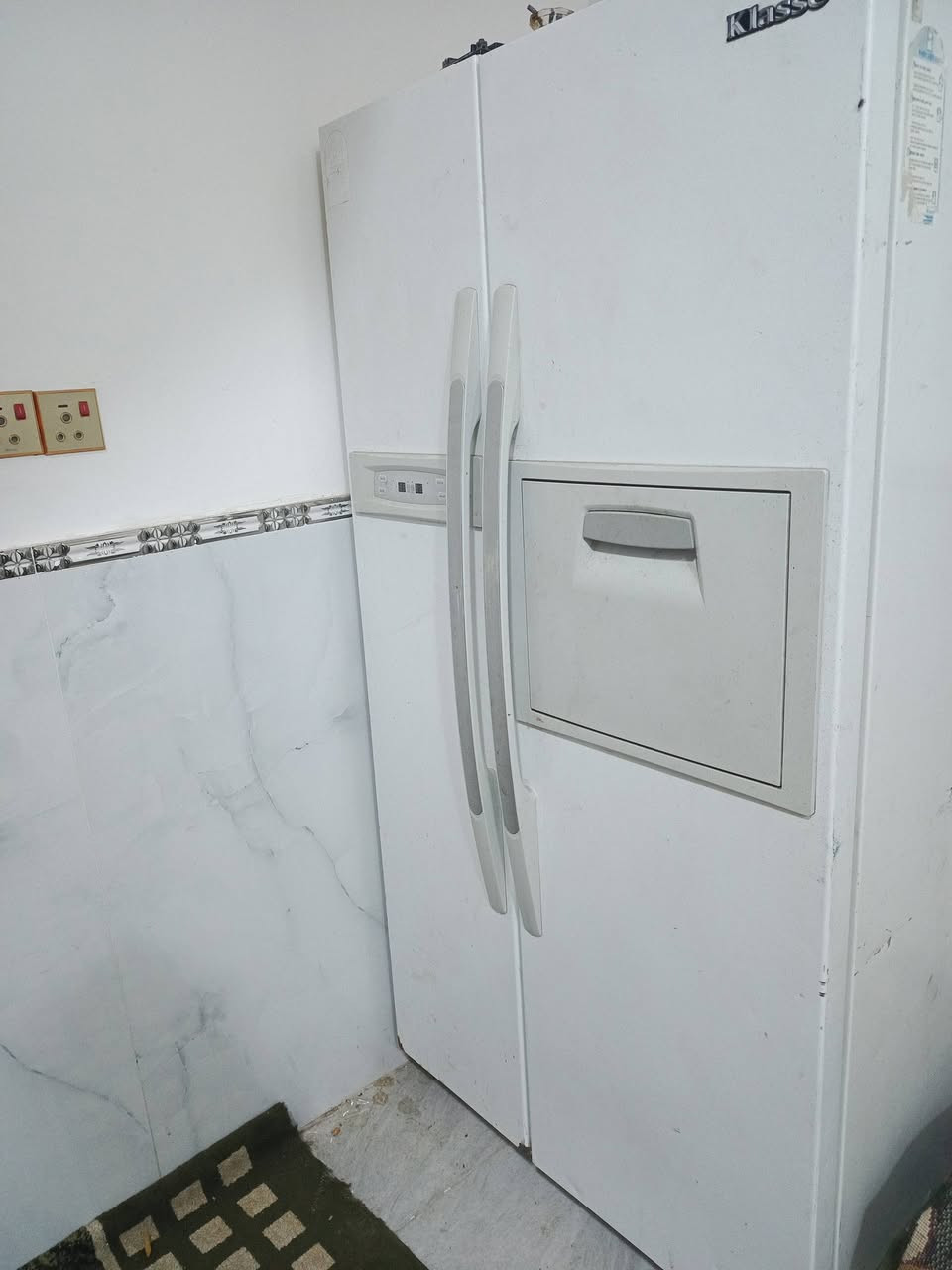 سلام عليكم ثلاجه ام بابين نوعيه زينه نضيفه كلش شرط فحص محتاج وريد بيعه سعره 150وبيه مجال شراي مكاني ناصريه مركز
