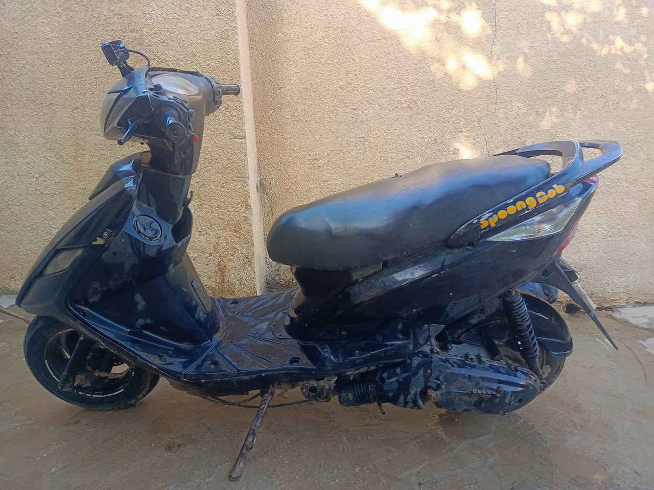 سلام عليكم 
ماكس ثعلب 140 
دراجه كهربائيات شغاله مكينه نضيفه
شغاله سلف هندر وبصمه
نقصها شوته ودبلاتها تعبانه
مكاني تاجي سعر 350 بيها مجال 
***********
