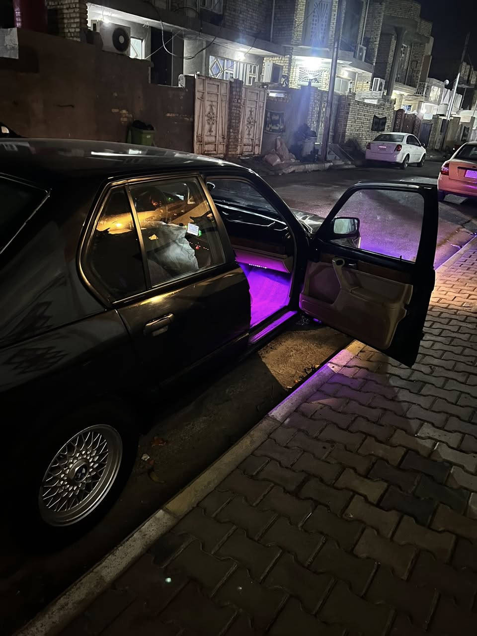 السلام عليكم 730 8 سلندر اصل بليتة وسنوية
رقم وهزة وارقام البارحة كملتهن شمالي باسمي وتعرفون هزة الشمال ماتعبر حتى اذا نقص كلوب
كير جديد قبل شهرين شادة من محمد جنية
مكينة بالجيس شرط 11 ساعة سياقة نفس مستوى الدهن 
حدادية قبل اسبوع شادها من قاعدة الدبل للبلنص 
تخم تاير ويل خليه
باور جديد 
منظومة ماي وكلج مروحة انطيك بيها سنة ضمان ما توصل حماوتك النص
تبريد منظومة جديدة 
غرفه نايلون 
سنتر لوك تفتح وتنقفل وتصعد جام
والصور كدامك كل نقص ماكو عدا الطوافة بدون اي ضربة
مكاني كوت *********** 
سعرها يامعزوز العين 75 وبيها مجال لجيتك 
لاتخابر وتكلي اشرحلي كلشي كاتب
