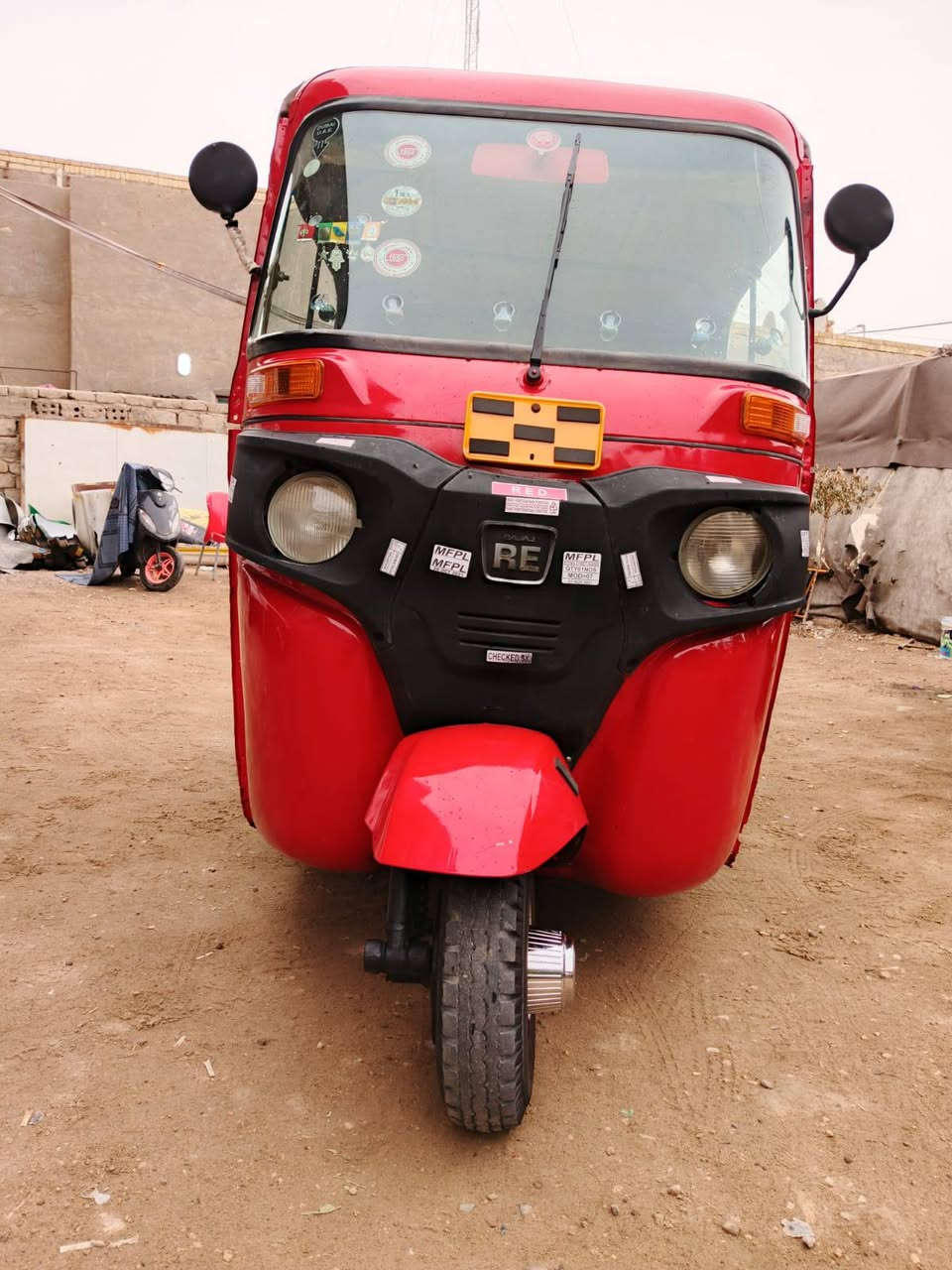 من رخصة الادمن
السلام عليكم.    تكتك 18 شهر11داخلة ب19 
رقم وسنوية بسمي امداور ثاني يوم  كهربائيات كلهه جديد تخم تاير جديد جادر جديد  كماليتة كلهة جديدة التكتك حلوة ونضيفة 
شاد مكينة 20 بعدهي عسحك 
مصبوغة صبغ عام لجمالية ب
السعر 5و دبيهه مجال شي قليل هاي مال جناي 
مكان كربلاء حي العسكري 
الاتصال بالرقم***********
