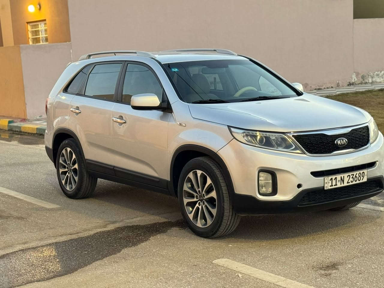 السلام عليكم
كيا سورنتو ٢٠١٤ خليجي 
رقم بغداد دولي ب أسمي سنويه لل ٢٠٢٩
كفاله عامه عدا باب السائق رش 
السياره احلى من الصور
 مكينه سته سلندر
 كفاله لا تنقيص ولا تبخير
حداديه جديده 
تخم تاير 
تبريد ثلج
السعر ١٦٧ وبيها مجال بسيط 
مكان السياره بابل الشوملي
للأستفسار 
***********
