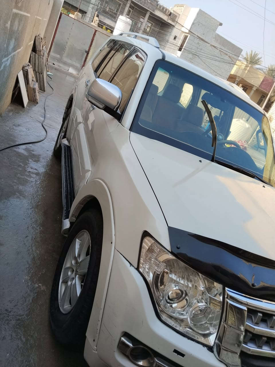 السلام عليكم 
باجيرو للبيع موديل 9 محرك 3500
بيها جاملغ الأيمن والايسر والبنيد ٣ قطع صبغ 
السياره بيها نواقص بسيطه جدا 
وللعلم السياره معروف. عنه سياره معنا الكلمه 
السعر 105 مع مجال بسيط 
العنوان بغداد ***********
