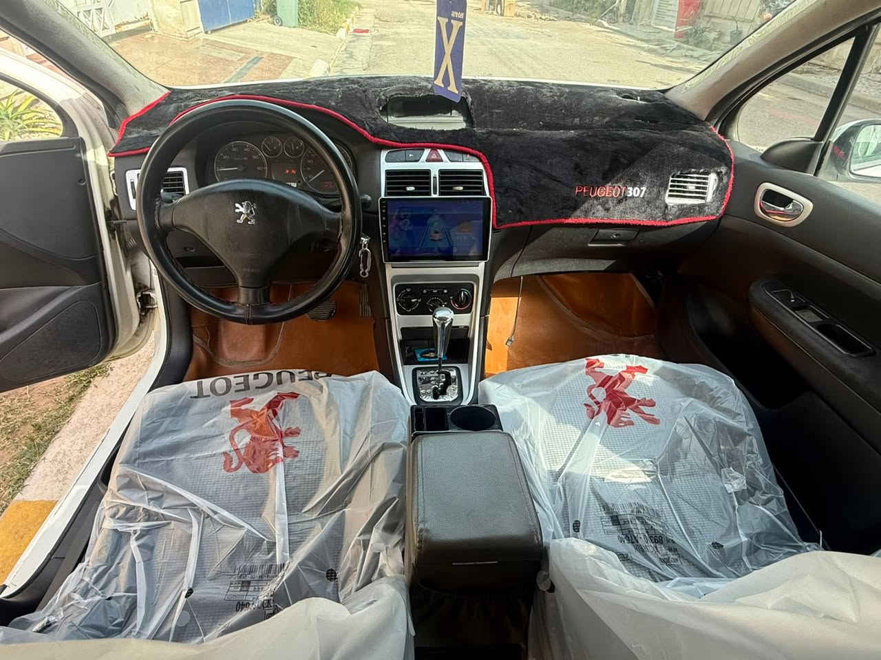 السلام عليكم
للبيع بيجو فرنسي ٣٠٧ موديل ٢٠٠٦  
ماشيه ٢٠٠ الف حقيقي 
ولا كلوب مشتغل بيها بالدشبول
رقم بغداد مشروع وطني بسمي 
تبريد ❄️ ثلج 
كير محرك صدر امامي خلفي مكفول 
براد كير اصلي شاده 
تخم تاير وباتري جدد
جامه اماميه جديده
سياره جاهزه من كلشي 
السعر ٦٢ وبيها مجال
مكان السياره بغداد شهداء السيديه 
الاستفسار اكثر الاتصال على الرقم ***********
