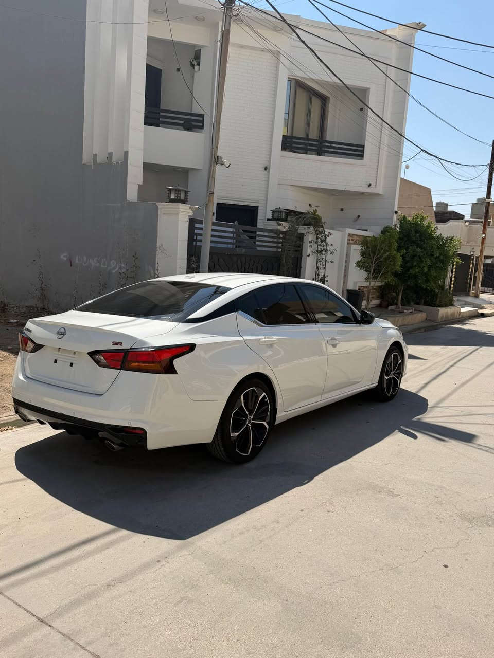 🚗 للبيع | نيسان التيما SR – 

✨ المواصفات:
✅ فئة SR الرياضية
✅ اللون: أبيض
✅ الممشى: 60 ألف
✅ جنوط رياضية ألمنيوم
✅ شاشة لمس كبيرة مع Apple CarPlay وAndroid Auto
✅ كاميرا خلفية
✅ تشغيل بالبصمة مع زر تشغيل (Push Start)
✅ دخول ذكي (Smart Key)
✅ مثبت سرعة
✅ مقود متعدد الاستخدامات
✅ حساسات أمان وأنظمة مساعدة للسائق
✅ مكيف ممتاز

📌 حالة السيارة:

* حادث 3 قطع ونص صبغ
* بدون دواخل
* السيارة كاتية وتترقم في جميع المحافظات الشمالية.

📍 الموقع: كركوك
💵 السعر: 16,300 دولار ويوجد مجال للجادين.

📞 للتواصل:
***********

الجادين فقط، وأهلاً وسهلاً بالجميع. كركوك, العراق
