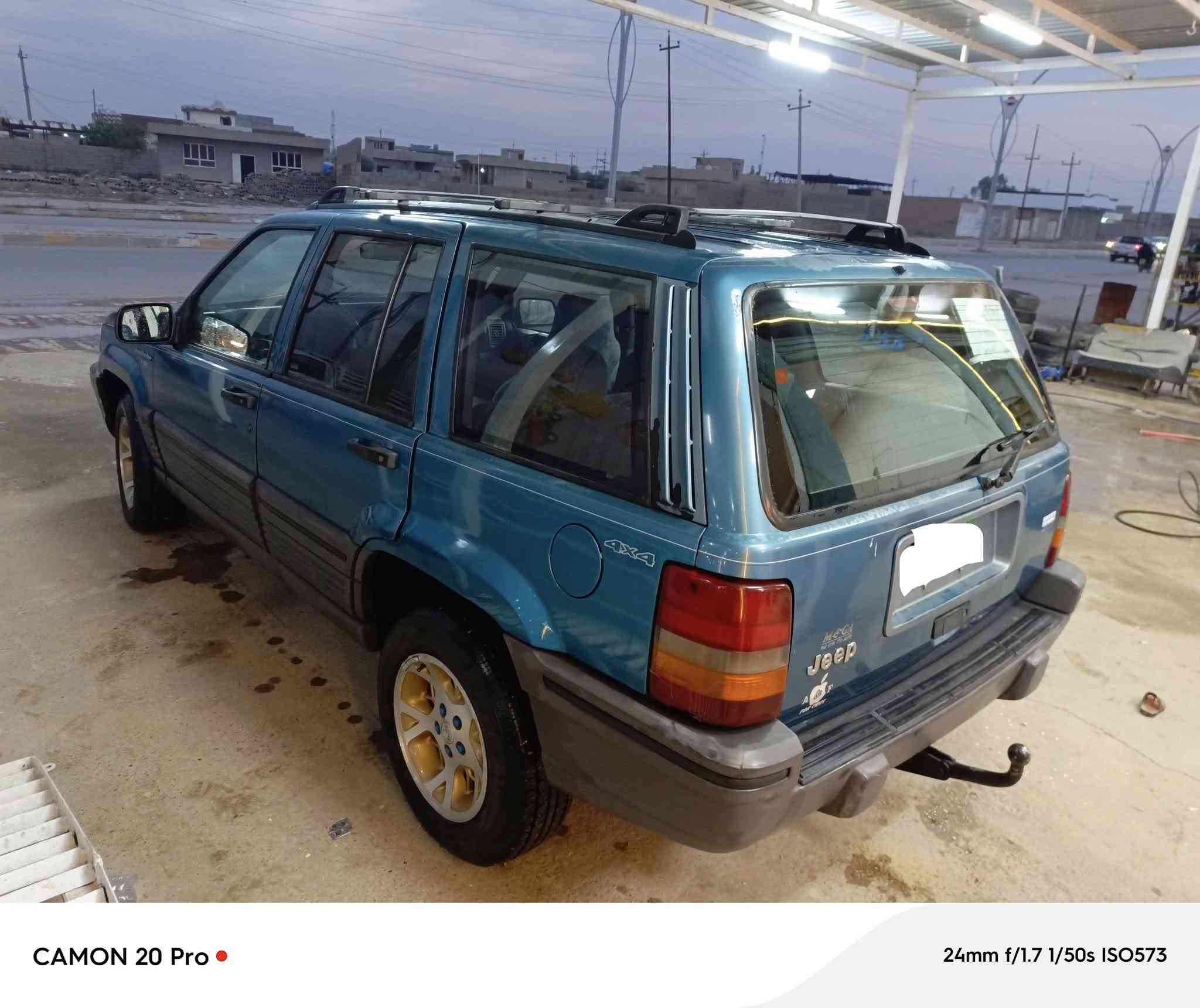 السلام عليكم 
 للبيع سياره جيب شيروكي 
موديل 93
عل وضع  البلاد
قطرة صبغ مابيه
كير محرك بلاد 6 أوتو
صدر امامي خلفي جديد 
تبريد تدفئه شغال
تايرات جدد 
جوم 4كهربائي
سياره مال جناي 
كهرباياته كله شغاله
رقم نينوئ سنويه خضره منتهيه بل 19 
روجتله معامله كامله وهزه باقي  عل بصمه 
وباقي التفاصيل اتصل واني حاضر 
السعر 50
مكان السياره كركوك فضاء الحويجه 
للستفسار اتصال عل رقم ***********
