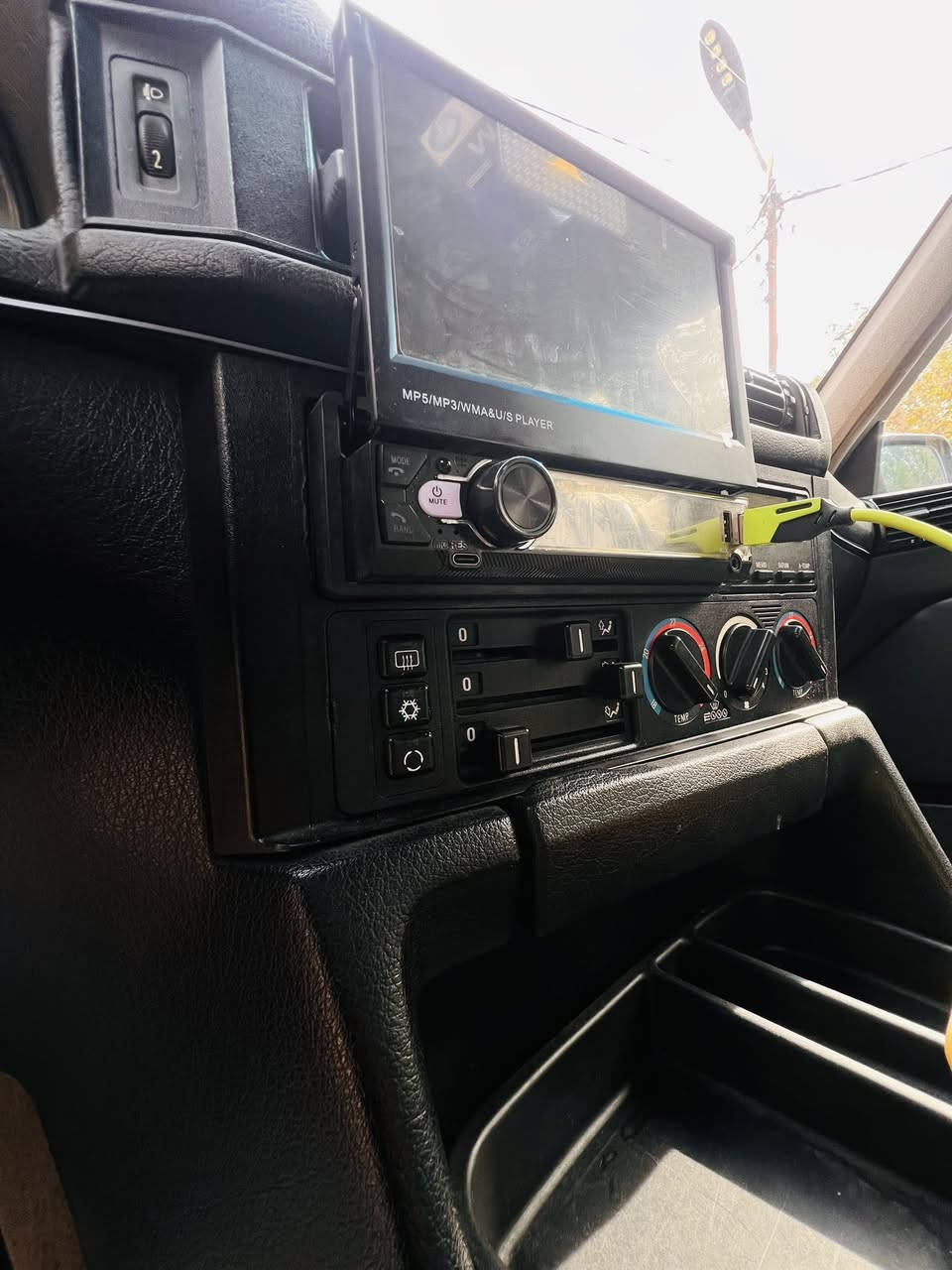 BMW    /525مسكر فانوص البيع موديل 1991 سياره بلاديه الي يدور نضيف  سياره جاهزه عله آخر حبايه منضومه زنون لكزز ويل خليه تايرات اندنوسي مكينه خير من الله صدر امامي خلفي 100/100 سياره عليها ادامه كامله  100/100  السعر بدون تفاوض 77$ هاتف ***********
