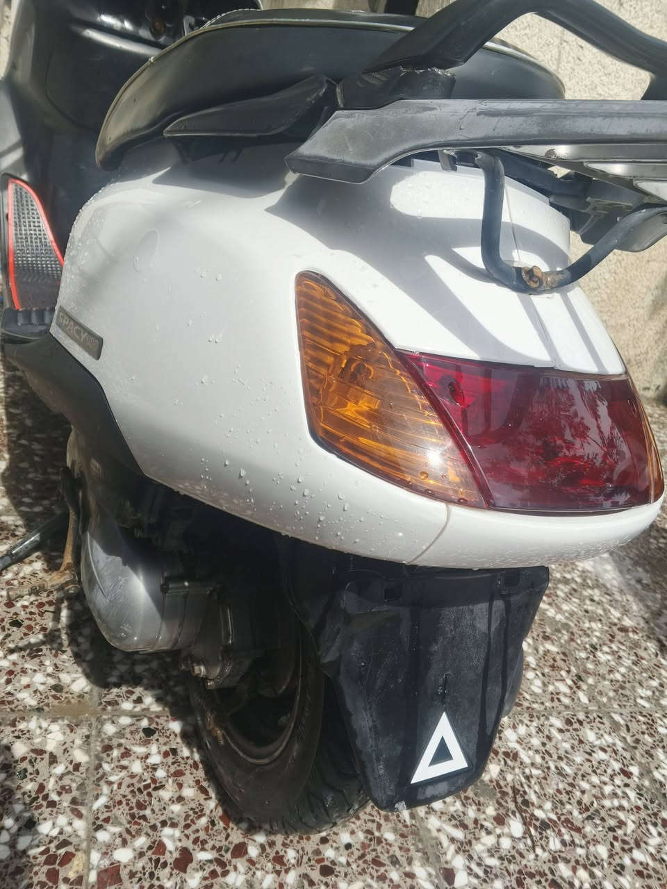 دراجات سبيسي نضيفات كهربائيات شغاله سلف هندر سعر مناسبات اثنين البيض للبيع سعرهن 850 الف وبيهن مجال للشراي يتصل على هذا الرقم*********** ..المكان كوت زين القوس شارع ابو الفضل...
