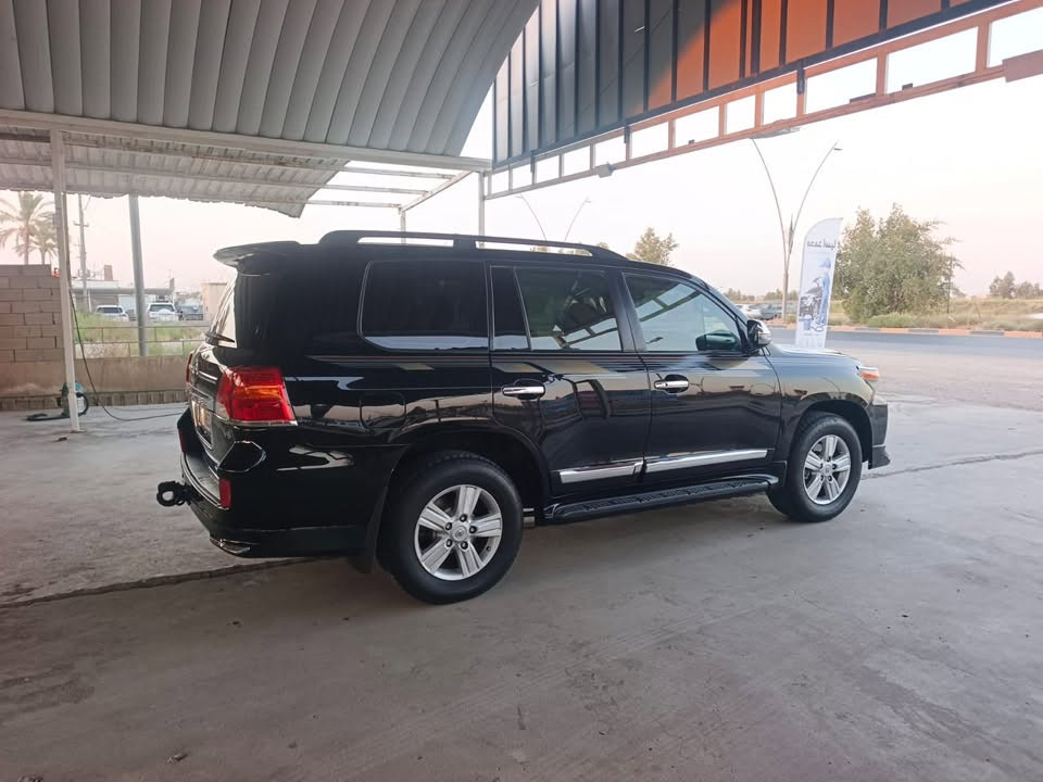 تحيه طيبه السلام عليكم
الاندكروز 2014بريم اصل 

فول مواصفات 

 وضع الشركة 

كشنات جلد 

شاشه كامره

حساسات 

فتحه سقف 

كرسي كهرباء 

محرك 6 سلندر شرط ممفتوح 

صاج 

تبريد 3 قطع 

وضع الشركة 

السعر ثلاث شدادوربع يعني 3 شدات 25ورقه

اي استفسار ‭***********‬
