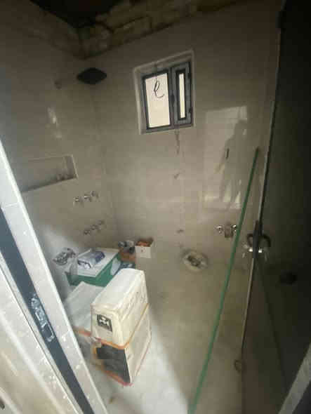 سلام عليكم مشتمل مساحة ١٠٠ م زراعي سند ٢٥ ملك صرف بناء طابوك درجة اولة طابقين غرف عدد ٣ خدمات ٢ مدخلين بناء فول مودرن باب قاصة بيبان شبابيج الأمنيوم كافت الخدمات مي مجاري كهرباء شارع عرض ٩ م قرب تبليط 
الاستفسار اتصال ***********
