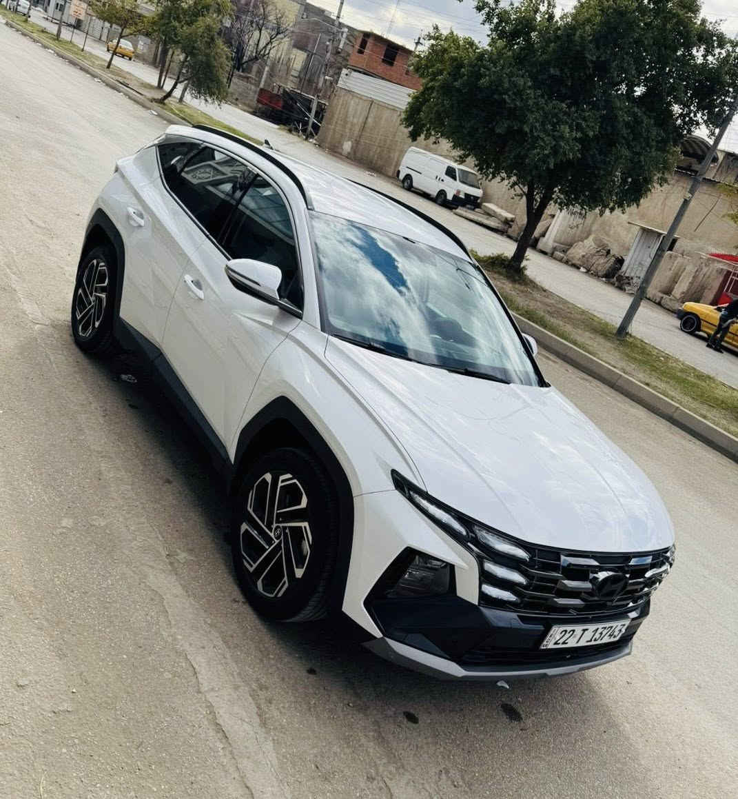 سلاع عليكم 
هونداي توكسان 2025 خليجي رقم اربيل الدولي باسمي تريد تحويل تريد وكالة فوول مواصفات عدا البنوراما مكفولة كفالة عامة بعدها بلضمان ماشية 9 الاف بيها 8 تبديلات دهن بلشركة مجانية 
مكاني جادرية او الكرادة 
السعر 238 بيها مجال بسيط  
***********
