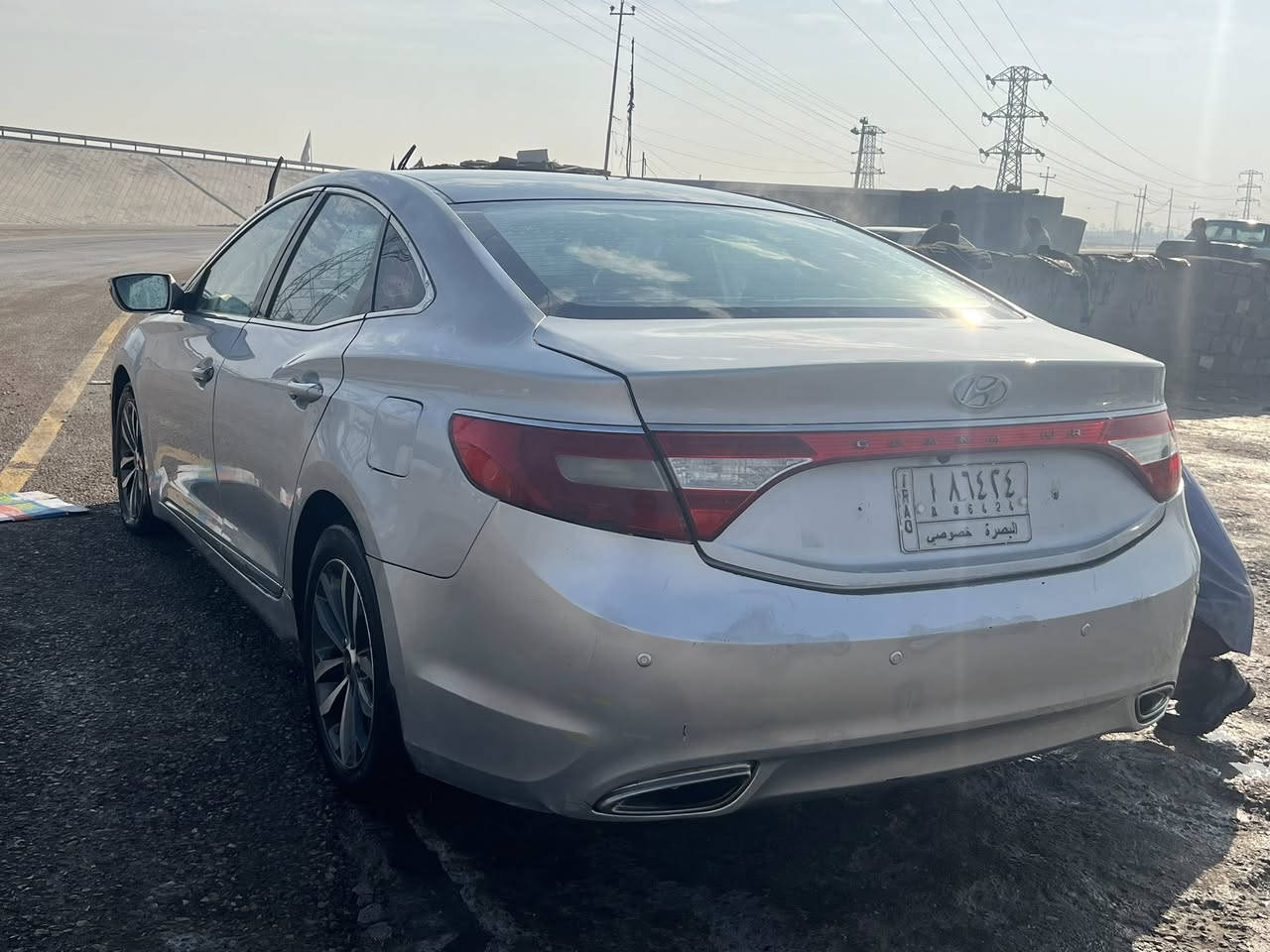 هيونداي ازيرا 2012
رقم بصرة بأسمي 
وارد كوري قطعتين صبغ فقط البنيد وقبق الصندوق
غرفه جلد شاشة ايباد
البصرة القرنة
***********
السعر  100 بيع او مراوس
