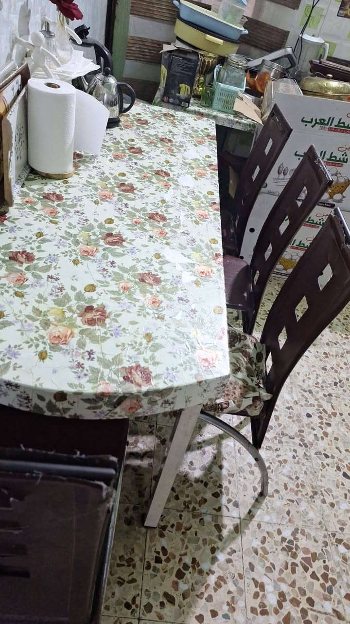 السلام عليكم 
عندي اغراض منزل للبيع ..
كاونتر ٥ متر ونص مع ميز طعام و٦ كراسي 
طعام كهربائي ٥ عيون وفرن ..
مكيف سامسونج ناقص بس غاز ..
ينباعن شلعه ..
للاستفسار خاص


**إذا كنت صاحب هذا الإعلان وتريد حذفه لأي سبب، رجاءا أرسل رسالة إلى الدعم الفني**