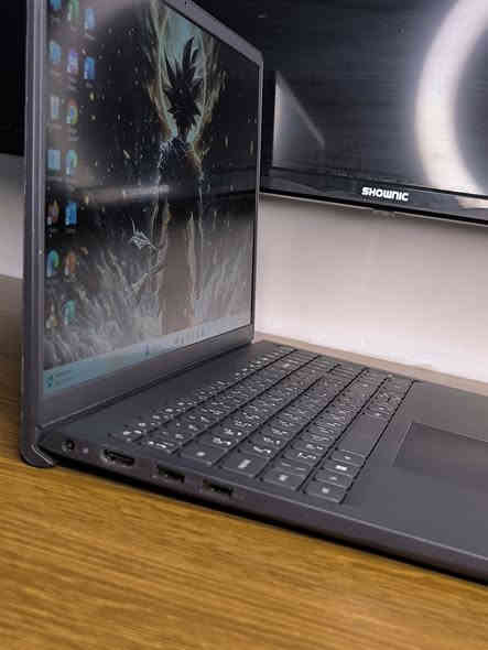 Dell Vostro الجيل الحادي عشر
Dell vostro 15 3510

نظافة عالية جدا ( يجي داخل كارتون) 

---

 الاستخدام الأنسب:
خيار مثالي للطلاب، المبرمجين، الموظفين، وأصحاب الأعمال الذين يحتاجون أداءً سريعاً وثابتاً للدراسة، التصميم، التصفح، وبرامج الأوفيس والعمل المكتبي اليومي.

---

المواصفات:

المعالج: Intel Core i5 الجيل الحادي عشر فئة G7 – أداء قوي واستهلاك طاقة منخفض

الرام: 8GB DDR4 بسرعة 3200MHz — قابلة للتطوير 

التخزين: 256GB SSD M.2 — قابل للتوسعة 

كرت الشاشة: Intel Iris Xe داخلي بحجم ذاكرة مشترك 8GB

الشاشة: 15.6 إنش عالية الدقة Full HD

الكيبورد: ليزري عربي–إنكليزي

النظافة: عالية جدًا شرط الفحص

الضمان:
فحص كامل قبل الاستلام والدفع 
وضمان لمدة أسبوع كامل ضد أي خلل مصنعي

--------------------------------------------------

الهدايا المرفقة:
ماوس + ماوس باد + جنطة + شاحن أصلي

توصيل متوفر 

السعر: 360 الف ثابت

للاستفسار واتساب: 
***********
