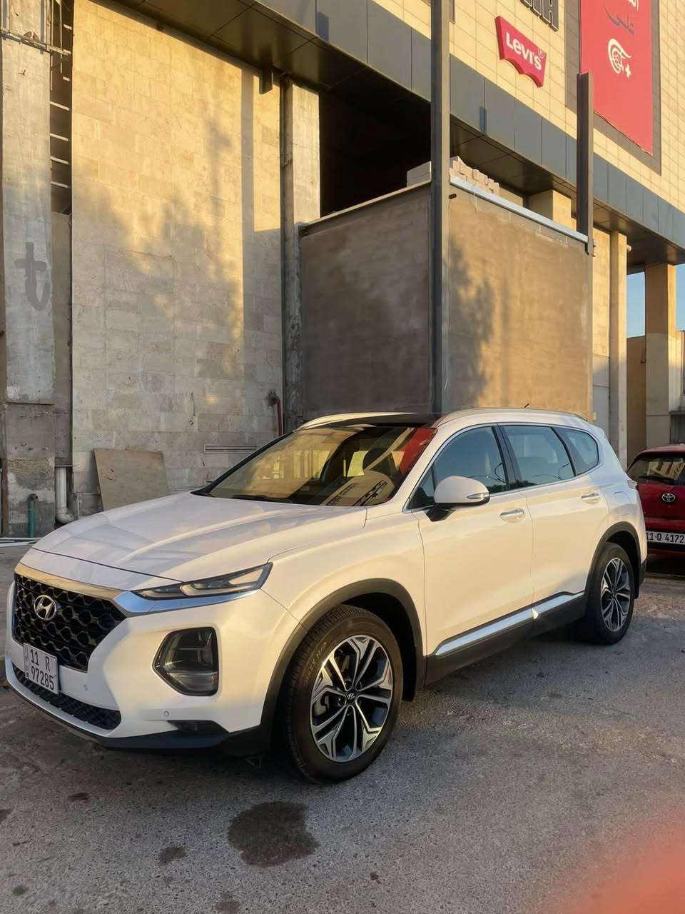 السلام عليكم
سنتافيه 2019 خليجي مكفولة بدون صبغ 
بانوراما 
6 سلندر 3500 
كشنات جلد 
سايد بريك كهرباء 
7 راكب 
نظام نزول المنحدرات
السعر210 وبيها مجال 
للاستفسار ***********
