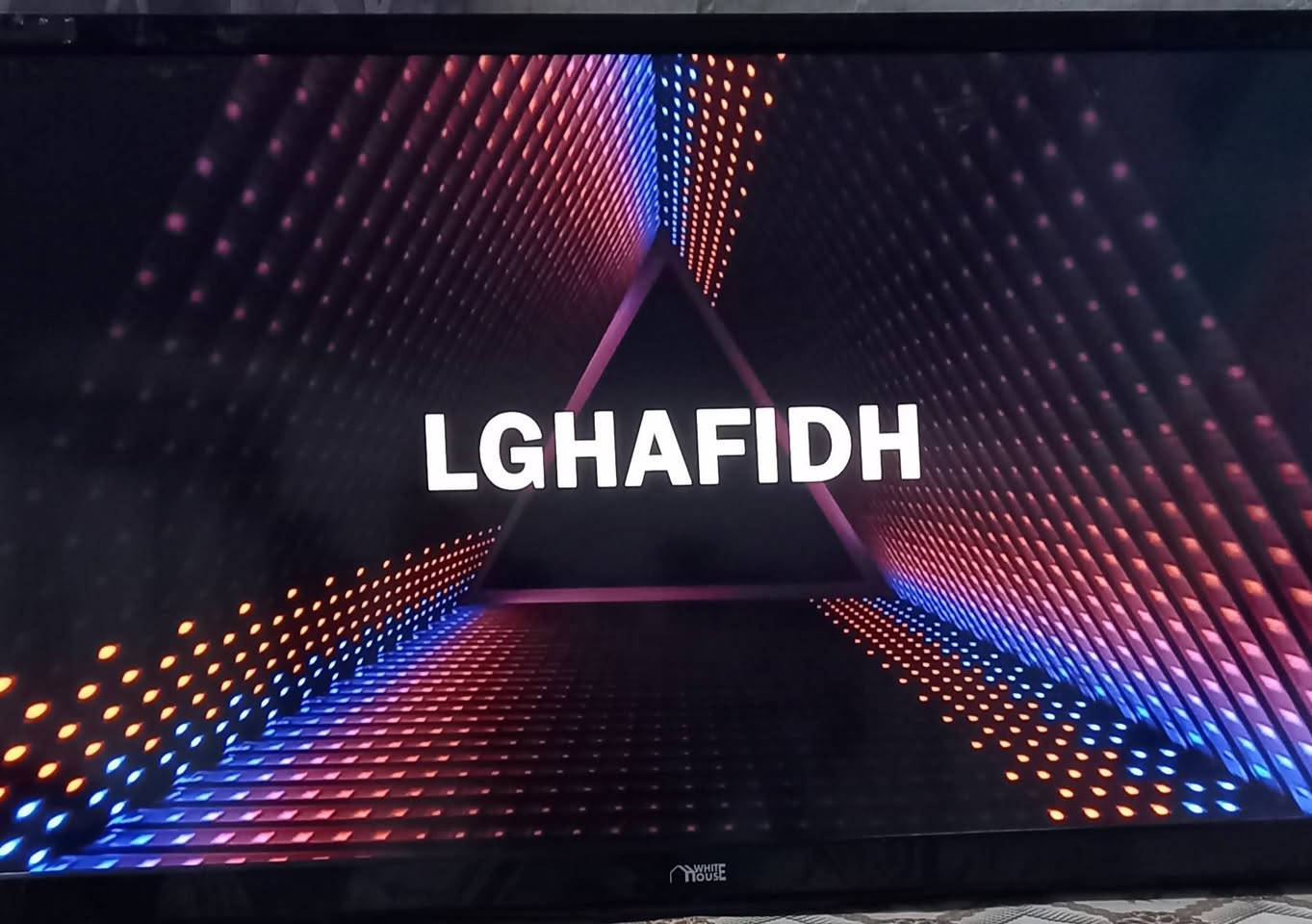 شاشه الجي حافظ حجم 43 فول انترنت نظيفه جدا على البلاد تشتغل جميع التطبيقات السعر 150 هاتف *********** بصره
