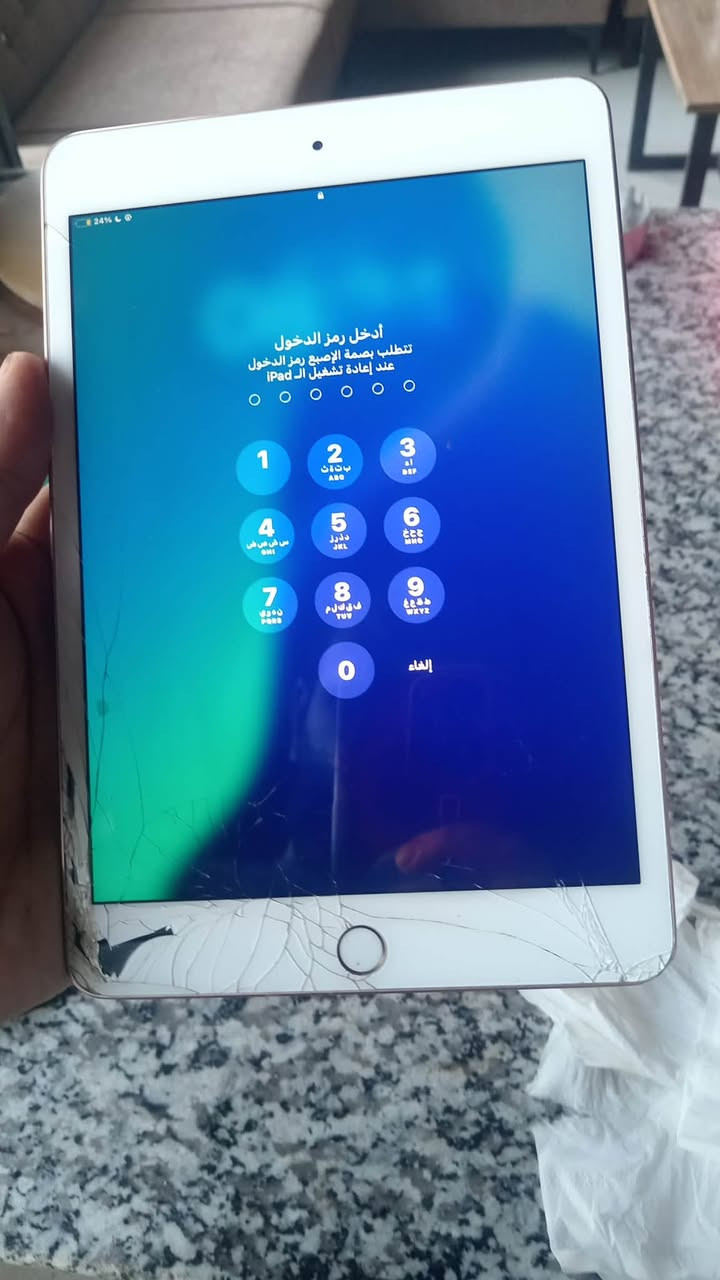 سلام عليكم حبايب مني فايف ذاكره ٦٤ الجهاز وتر فقط كسر بل كلاس  ولمسه طبيعي وكلشي مابي 
السعر ١٥٠وبي مجال تواصل ***********
