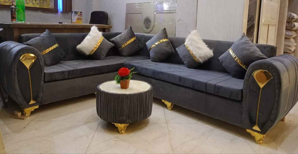 مواصفات 
📌روكنه عباره عن 2كنبه كبيرة وترابيزه و6مخدات 
📌مقاسها2مترفي2متر ونص 
📌خشب كنتر مضغوط
 📌قماش همر مستورد 
📌شلت متحركه سفنج بسوسته 
📌وتحت الشلت خشب حته واحده 
والضهر مقفول خشب
ا القاهرة, مصر


**إذا كنت صاحب هذا الإعلان وتريد حذفه لأي سبب، رجاءا أرسل رسالة إلى الدعم الفني**