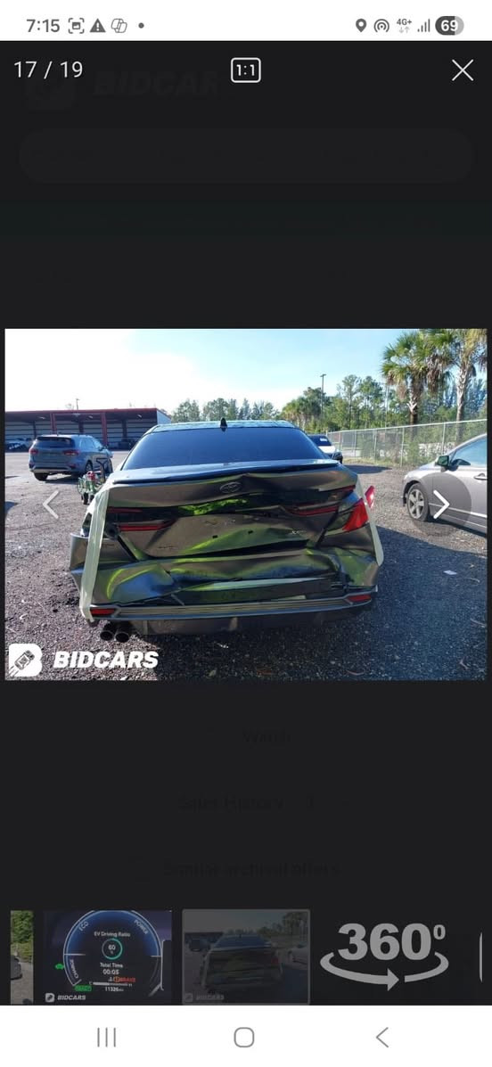 السلام عليكم للبيع كامري موديل 25 حادث بسيط ماشية 11 فول xse ‭0783 442 4604‬سعرها 270
