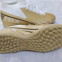 حذاء كرة قدم • جديد • مقاس ٣٨