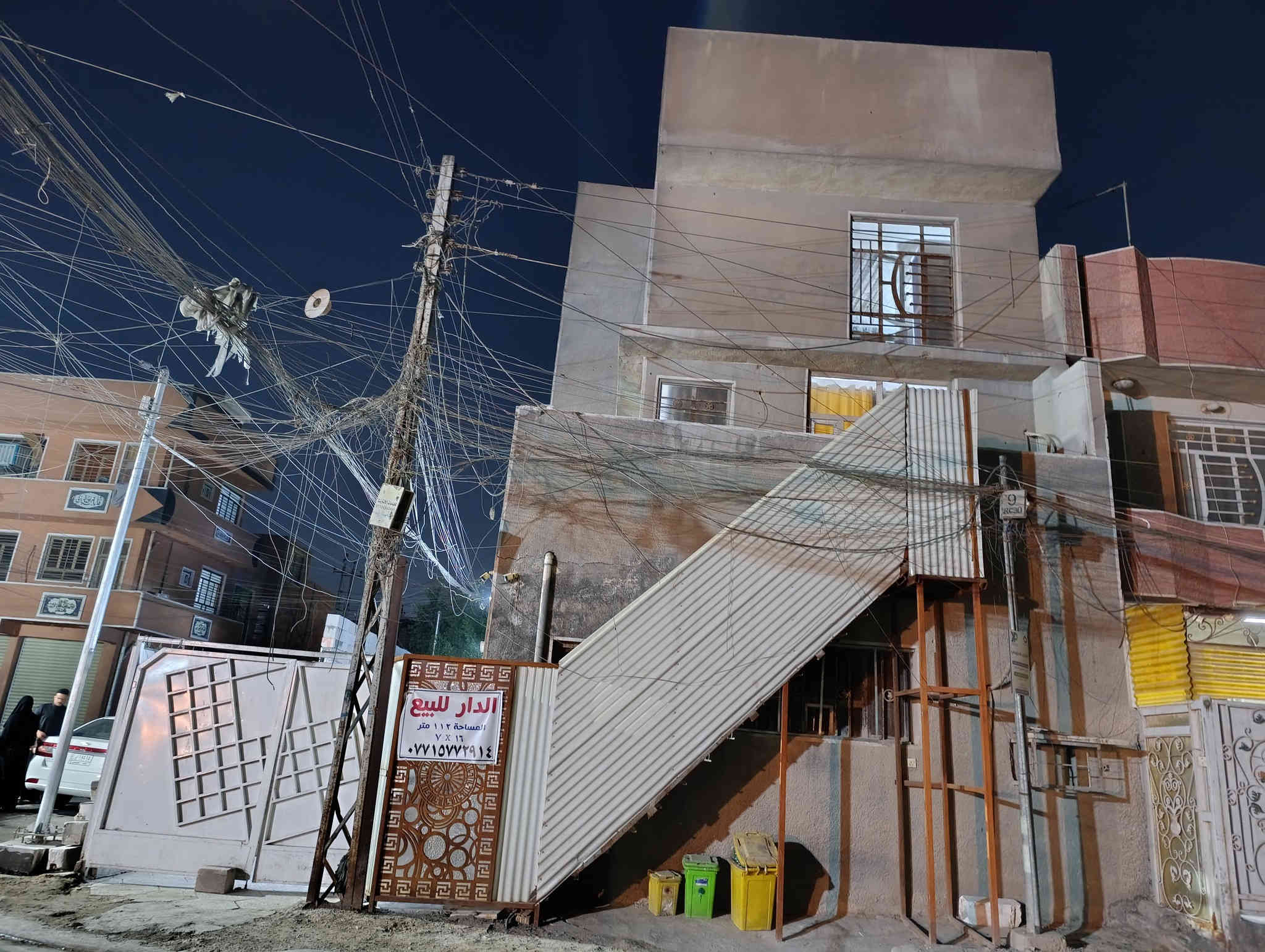 من رخصة الادمن
بيت ركن الشعب شارع حي عدن خلف مجمع اليزن. ٢٦٥ مليون .مساحته ١١٢ متر واجهة ٧ * ١٦ ،بناء قديم صالح للسكن الطابق الاول استقبال وهول ونوم  وحولي مطبخ والطابق الثاني غرفتين نوم والحولي مطبخ .ابيعه ارض يصلح أن يكون عمارة تجارية واقع حال ١٦٠ متر 

رقم الهاتف ***********

واتساب +٧٩٢٩٩٩٠٩٠٨٤
