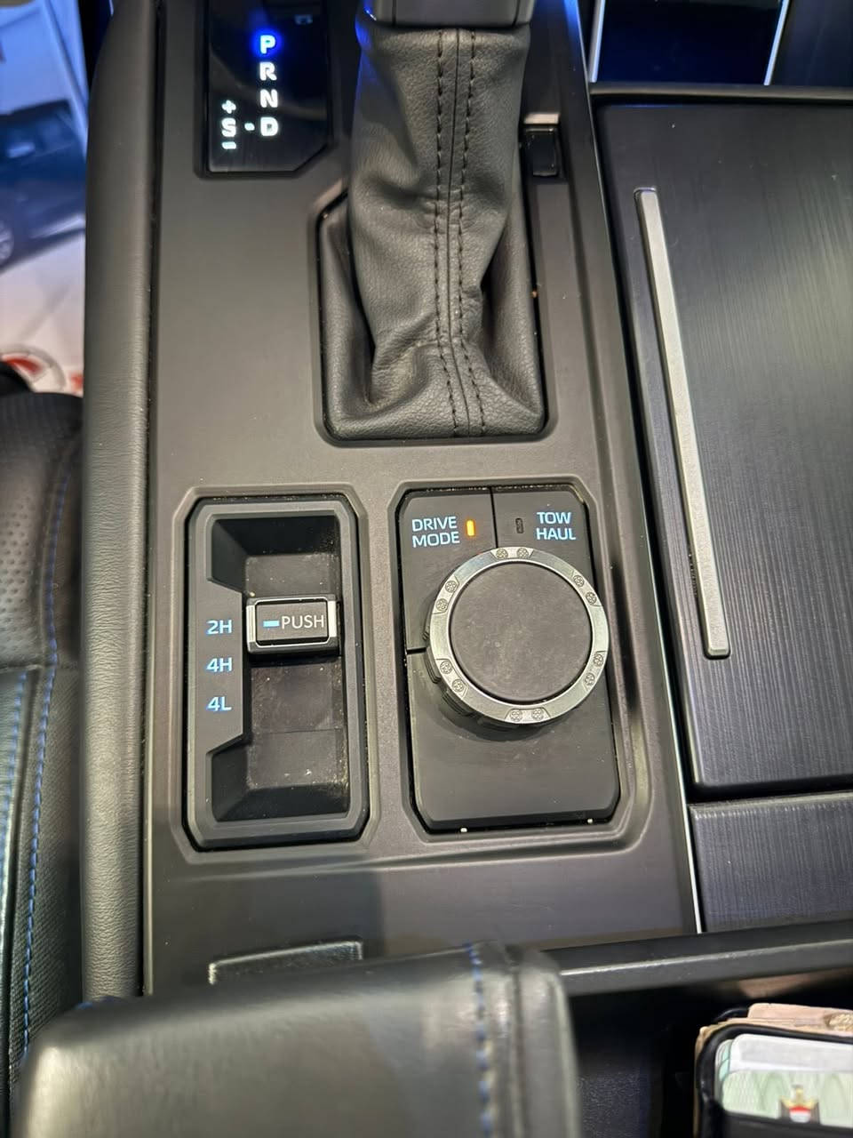 السلام عليكم

تويوتا تاندرا 2024

2024 Platinum Hybrid

i-FORCE MAX – بلاتينيوم – أسود ملكي 🔥

🔹 موديل: 2024

🔹 فئة: Platinum Hybrid (أعلى فئة)

🔹 ممشى: 21,000 ميل

🔹 بدون صبغ نهائي

🔹 بدون ايرباك

🔹 بارد بسيط جداً غير مؤثر

🔹 شرط الفحص

⸻

⚙️ الأداء والقوة

✔️ محرك 3.4 لتر V6 توين تيربو

✔️ نظام هايبرد i-FORCE MAX

✔️ القوة الكلية: 437 حصان 🔥

✔️ العزم: 790 نيوتن متر 💪

✔️ جير 10 سرعات

✔️ دفع رباعي 4WD

✔️ أوضاع قيادة متعددة + وضع سحب

⸻

🔧 نظام التعليق

✔️ نظام تعليق احترافي من Cognito Motorsports

✔️ طبلات و دبلات مطورة Heavy Duty

✔️ ثبات أعلى وأداء أقوى بالأوف رود

⸻

🛞 الخارجية

✔️ويل 20 إنش بلاتينيوم

✔️ دوسات جانبية كهربائية

✔️ باب صندوق كهربائي
  
  دوسة صندوق كهرباء 

✔️ LED كامل

✔️ حساسات أمامية وخلفية

✔️ كاميرات 360 درجة (عرض محيطي كامل حول السيارة)

✔️ نظام عرض محيط السيارة + رؤية أسفل المركبة

⸻

🛋️ الداخلية – فخامة كاملة

✔️ فتحة سقف بانوراما

✔️ جلد بلاتينيوم فاخر

✔️ جميع المقاعد كهربائية

✔️ تدفئة وتبريد لجميع المقاعد

✔️ مساج بالمقاعد الأمامية

✔️ ذاكرة مقاعد

✔️ شاشة 14 إنش

✔️ شاشة عدادات رقمية

✔️ نظام صوت JBL

✔️ Apple CarPlay & Android Auto

✔️ شحن لاسلكي

✔️ تشغيل بصمة + دخول ذكي

    داتا شو تعرض جميع معلومات القيادة 

⸻

🛡️ أنظمة الأمان

✔️ رادار أمامي

✔️ مثبت سرعة ذكي

✔️ تحذير مغادرة المسار

✔️ مراقبة النقطة العمياء

✔️ نظام منع التصادم

⸻

🚗 سيارة فخمة + قوية + تجهيز خاص

جاهزة بدون أي مصروف
السعر 41500$

📍الموقع:بغداد

الاتصال ع هذا الرقم حصرا لا تراسلني 
+964 771 329 4045


**إذا كنت صاحب هذا الإعلان وتريد حذفه لأي سبب، رجاءا أرسل رسالة إلى الدعم الفني**