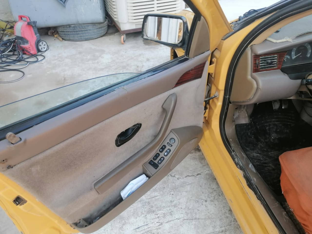 السلام عليكم سمند موديل ١٠ مكينه وكير كورله ١٦٠٠ مصبوغه جماليه بدون ضربه
مكان كوت السعر ٢٩ وبيها مجال ورقه ورقتين تفاصيل بالفديو 
اتصال ***********
