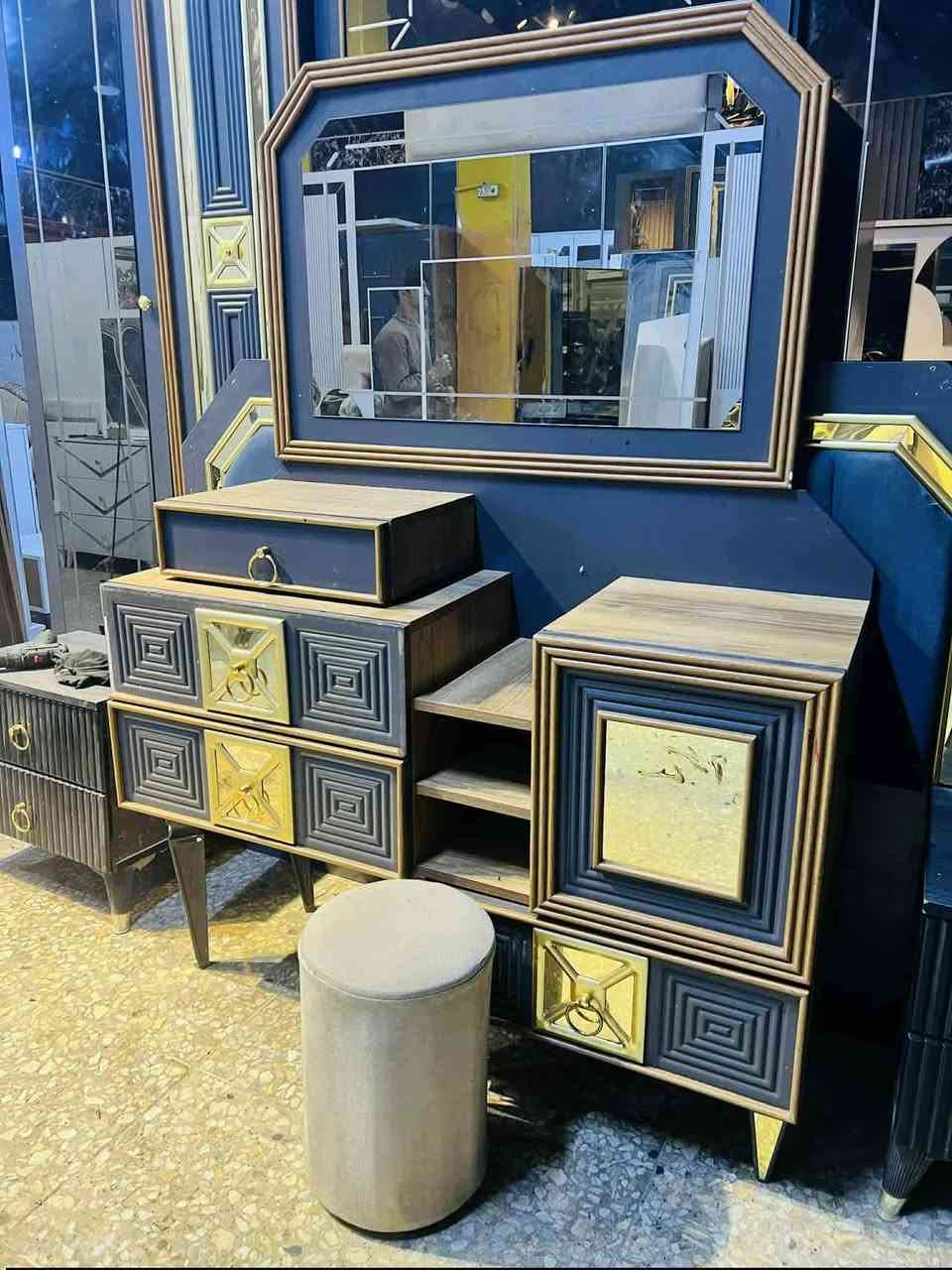 غرفه موديل حديث راقيه 700معه شد ونقل داخل بغداد مجانا للحجز واتس أو خاص ***********
