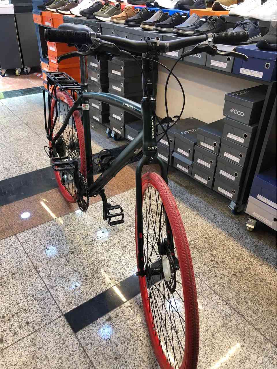 پاسکیلی ئەلمانی 
حجم ٢٨ قیاس گەورە
پاسکیلەکە لە ئەوروپا هاتۆتەوە
پاسکیلە ئیستۆپ دیسک و رۆنە
دواوەی ٩ گێر بیلادە
خاوێنی ٩٠٪
لە هەولێرم 
نرخی ١٥٠ هەزار و مەجالەکی کەم
*********** أربيل, العراق
