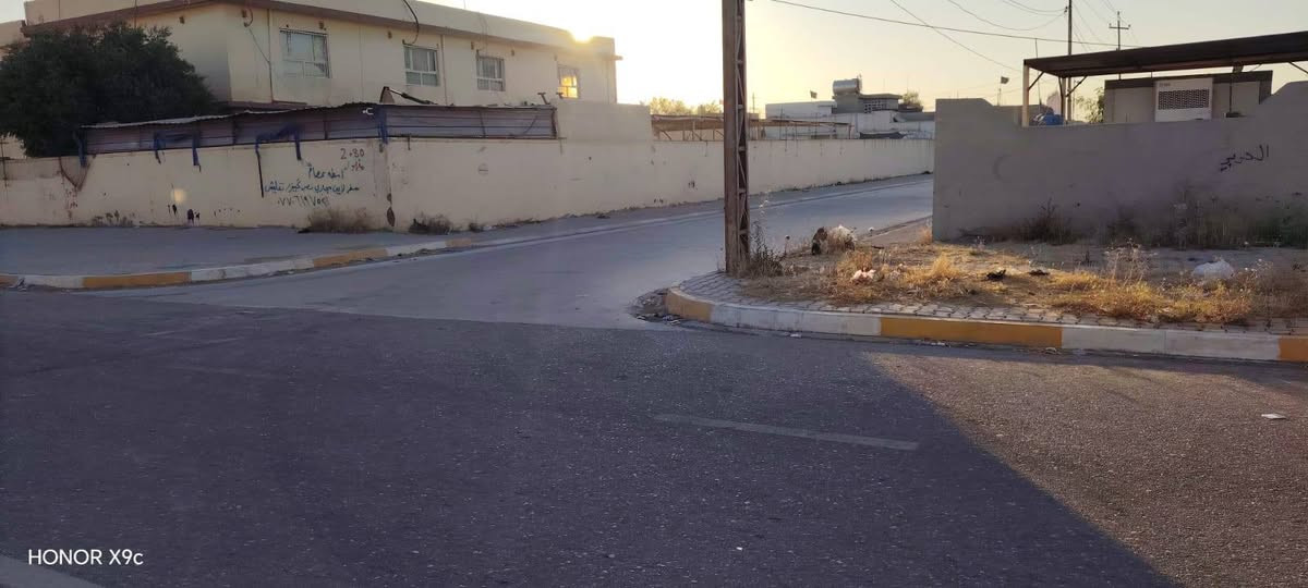 بسم الله
بيت طابو صرف للبيع للبيع 
المساحه 375متر طابو شرط التحويل 
العنوان طوز حي الطين خلف دائرة الموارد المائية ودائرة كهرباء ومدرسة صدى العراق المكان مميز جدا نبيع نص وكامل للاستفسار الاتصال على *********** أو *********** أو مراجعة مكتب هيوا للعقار العنوان طوز سوق حسن قوان قرب سلام عطور مستعدون لجميع العروض والترويج المعاملات بشكل قانوني بإذن الله تعالى وشكرا جزيلا
