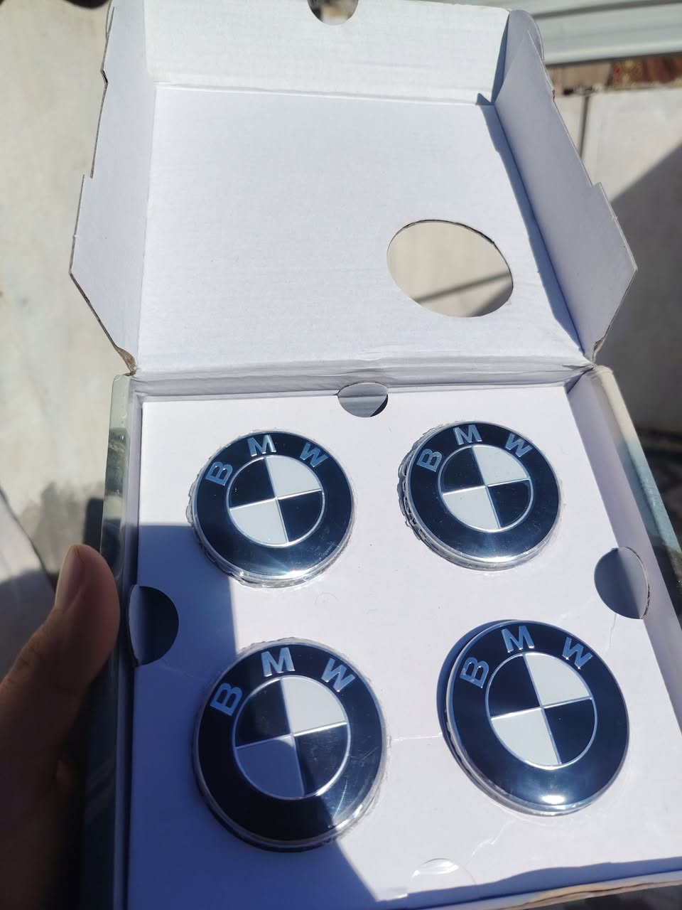 طقم شعارات BMW أصل ستايل (4 قطع)
✔️ جودة عالية ولمعة فخمة
✔️ مقاومة للماء والحرارة
✔️ تركب بسهولة على الجنط / الديكور
✔️ تعطي شكل رياضي وأنيق للسيارة
💰 السعر: 25 ألف دينار
🚚 التوصيل متوفر لجميع المحافظات
⏳ آخر قطعة متوفرة – لا يفوتك
📞 للتواصل: ***********
