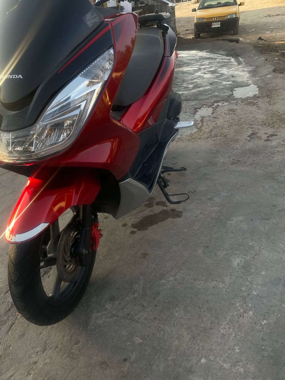 سلام عليكم دراجه PCX جيل الثاني الدراحه كفاله عامه ماشيه 34 دراجه نضيفى بمعنه الكلمه سعر 20وبيها مجال بصيط الشراي يتصل *********** هاذ رقمي
