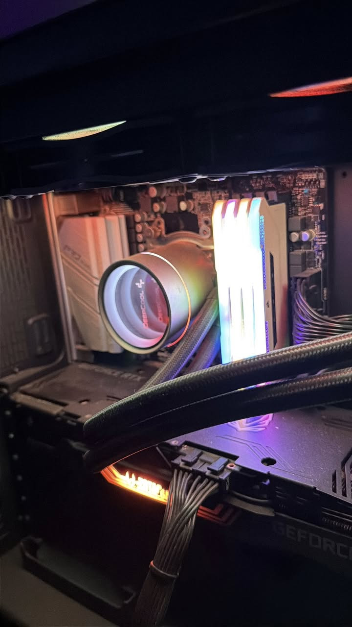 كيس للبيع
3090 rtx 24gb 3 fan zotac gaming 

R9 5900x 12-core 

16*4 Ram ddr4 3200 Brand Vengeance 

M.2 Black wolf 1tb ssd

Motherboard Asrock x570 pro4 

Power supply DeepCool 1200w

تبريد مائي 360mm 

 

صراحةً هاي اغلب القطع بدون ما ادخل بالتفاصيل اكثر 

الحاسبه صارلها عندي سنتين 

نظافتها ٨٠ بالمية من ناحية التراب يعني

استعمالها واداء ١٠٠٪؜ مابيها اي مشكله وشرط الفحص اكيد تجي تفحصها وتتأكد 

الحرارة طبيعية لو تشغل اقوى لعبة 

للتواصل على الواتساب فقط متوفر ماعندي ماسنجر 

مكاني البصرة الشمشومية

***********
