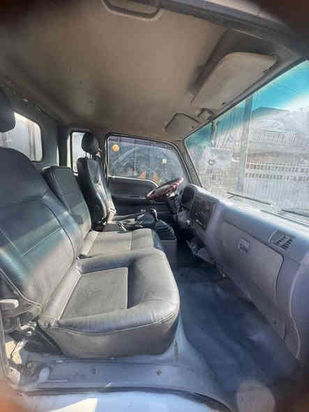 السلام عليكم كية فنتيرةموديل١٩٩٩رقم بغداد محرك جيد جدا تخم تاير دواخل حلوة قمارة وربع بيها خياس مندي بحافة البيبان من الداخل امندي فقط والبدي ايضاً الراس قلاب السعر ٥٥ورقة هاتف ***********(السيارة بسمي)مكاني بغداد البياع
