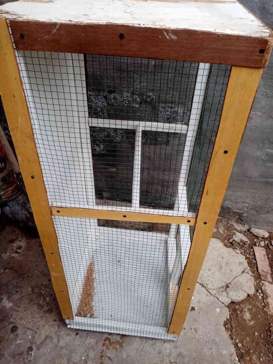 السلام عليكم...
قفص للبيع...
للتواصل:***********.
