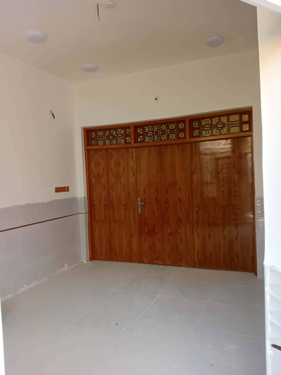 السلام عليكم
بيت رهن

100متر

جديد غير مسكون

طابقين اربع غرف نوم 

حي العسكري قرب المنتزه الجديد 

خلف مول ابن حمودي 

سعر الرهن 45 قفل 

الاستفسار 
***********
