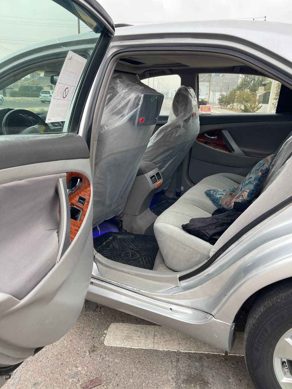 السلام وعليكم للبيع كامري خليجي موديل7 موصفاتGLX عدا البرده الخلفيه 
ملاحظه : (كلشي كاتب تفاصيل كامله+ اقره يلا تتصل مو دكلي هم شبيه كلشي كاتب)
السيارة محزم + تبديل جدر السبير فقط من جوه مكفوله شواصي لغود قماره مملعوب بيهن اكفله من تجيه وگلبه 
السيارة جاهزه من اي نقص من ايدي لشارع 
محرك: مكفول من تنقيص وتبخير وناعم كلش مابي عيب 
كير : مكفول مابي اي عيب الحمدلله
كهربائيات السيارة شغاله كله مملعوب بيهن تبريد تدفئه شغاله صدر امامي خلفي جاهز تايرات كذلك سيارة مابيه نقص زنون شمسي اصفر سيارة ناعمه كلش
لاتصال/***********
السعر/83وبي مجال👌
