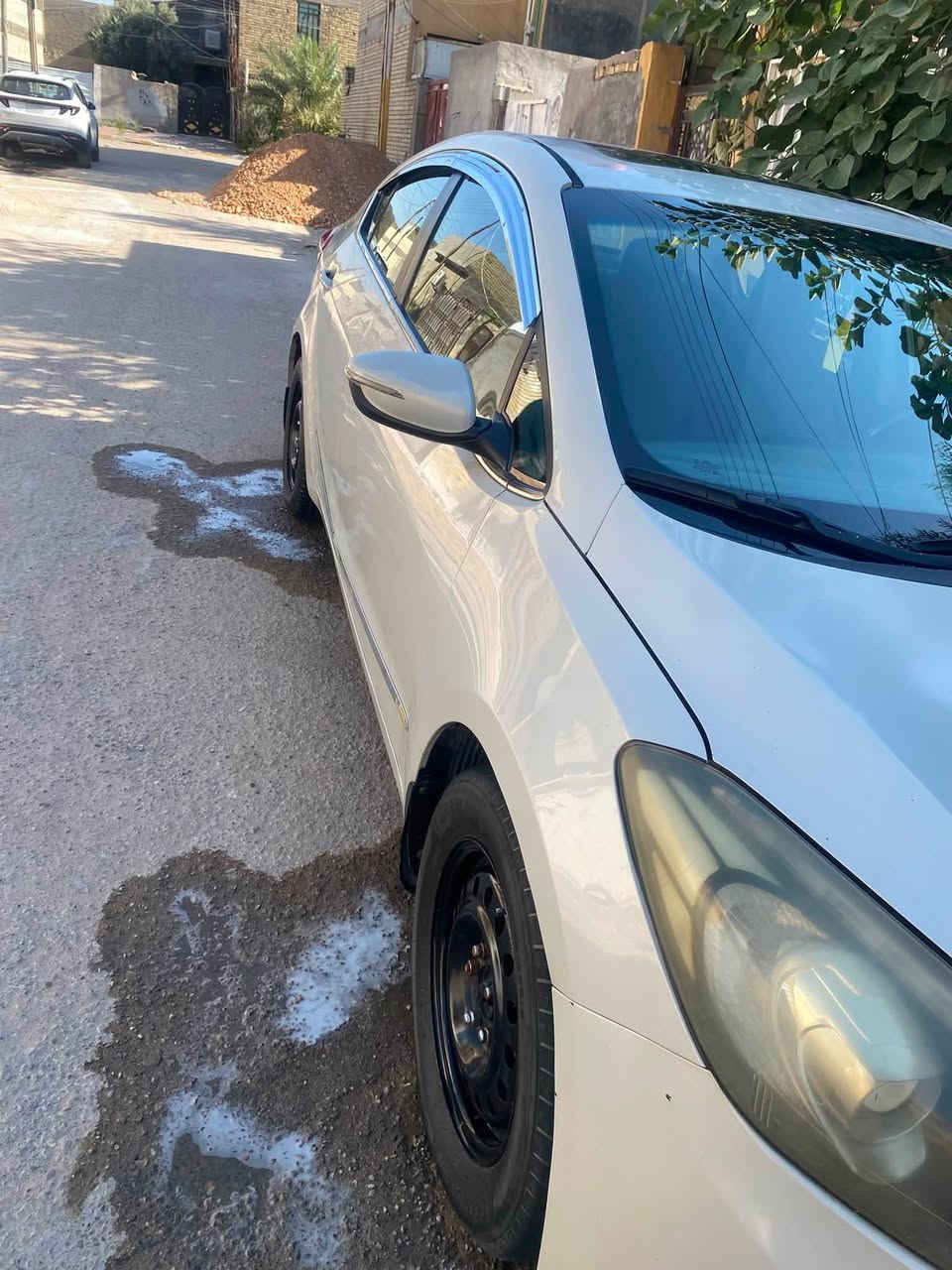 سلام عليكم
سيراتو موديل ١٣ سيارة فول مواصفات عدا البصمه كير مكينه تبريد خير من الله مكينه ١٦٠٠ دوش بيها بالجاملغ الخلفي جوة قبق البانزين طخف خفيفه ومرشوشه هيه والباب الاخلفي والامامي وشويه كد شبرين رش بالبنيد والباقي مكفول رقم بغداد باسمي
مكاني بغداد المحموديه 
رقم الهاتف / *********** بي واتساب
السعر / 108وبيها مجال للطيبين
