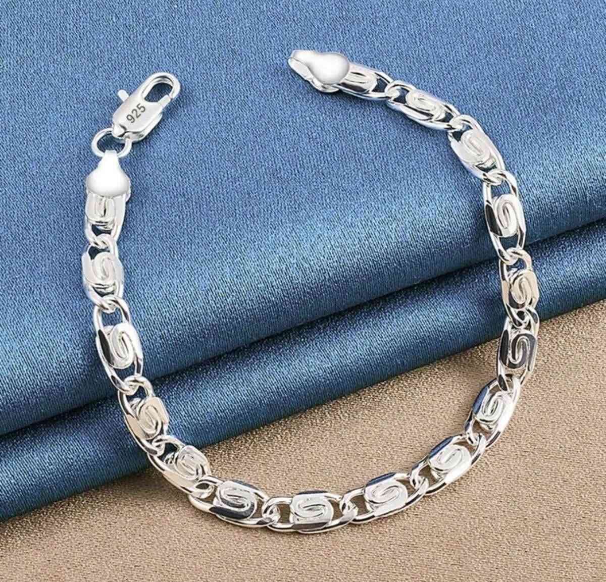 فضة طلعتلي با امزون كلها مختومة أبيع بسعر بسعر كلش مناسب


**إذا كنت صاحب هذا الإعلان وتريد حذفه لأي سبب، رجاءا أرسل رسالة إلى الدعم الفني**