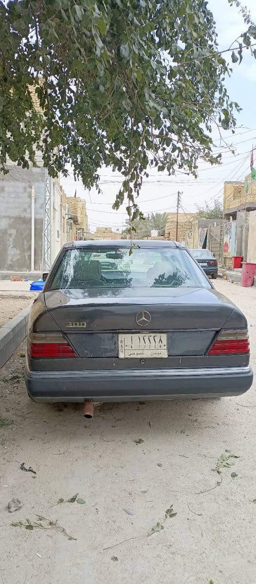 مارسدس  دب موديل 86
محورة مكينة وگير 2500 مكفولات عالشرط
حدادية جديدة كهربائيات جديدة
تخم تاير جديد 
رقم ميسان مشروع وطني تحويل مباشر 
غرفة نظيفة 
سيارة حلوة مالة جناي ومناسبة 
مكان السيارة ناصرية التضحية
سعرها
32
وبيها مجال
للتواصل 
***********
