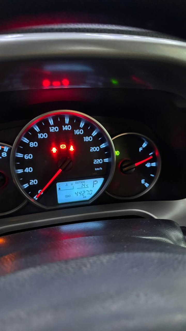 للبيع تويوتا راف فور خليجي موديل2018 مكفولة الشركة ساز مواصفات AWD فورويل ويل كب السيارة 
ماشية 40 كيلومتر حقيقة السيارة 100/100جديدة 
مكفولة ده عامي لو ده عامي بشرط كفالة عامة 
كير محرك بشرط تاخم صدر و تايرات جديدة  
مكان السيارة أربيل شارع 100 داخل معارض
ء*********** كورك
واتساب موجودة خابر حبيبي Singapore
