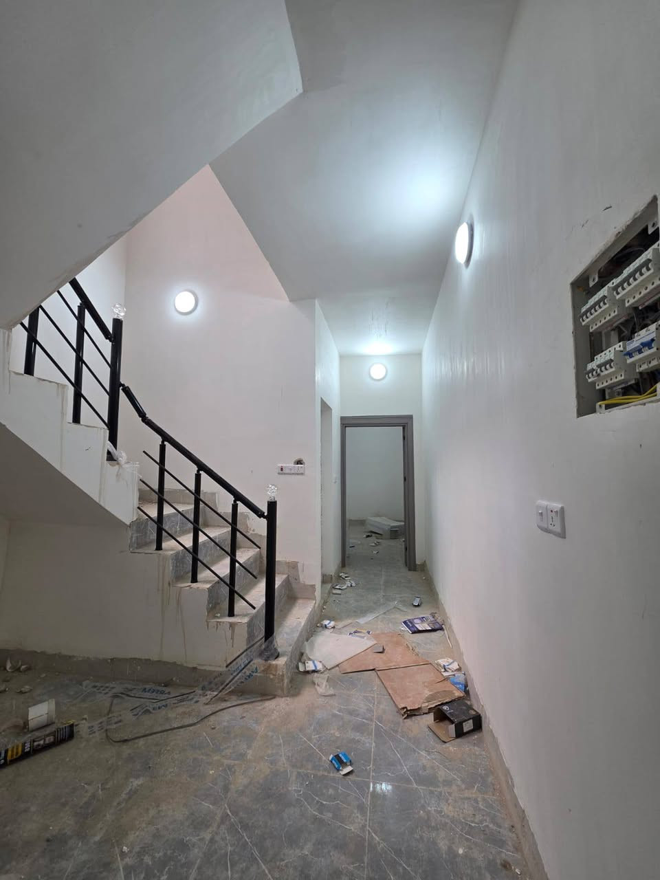 السلام عليكم
دار للبيع #تكريت الديوم التوحيد 
 مساحه 100 متر واجهه 5 متر
 بناء حديث يتكون من 
3 غرف نوم
صاله وسطيه
مطبخ
استقبال
3 مجاميع صحيه
ارضيه بورسلين 
سقوف ثانويه
خلف شارع ٦٠
للاستفسار لاتصال
***********عبدالله
