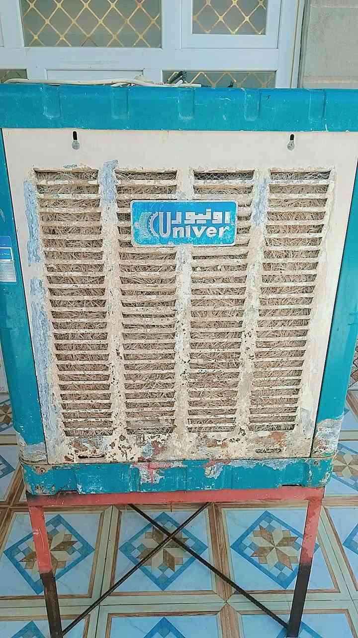 السلام عليكم مبردة نظيفه باب الاول ماطور جديد هوا ثلج ليف جديد مع الميز السعر ٧٥ مكاني هبهب ***********
